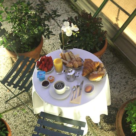 Hotel Monceau Wagram Paryż Zewnętrze zdjęcie
